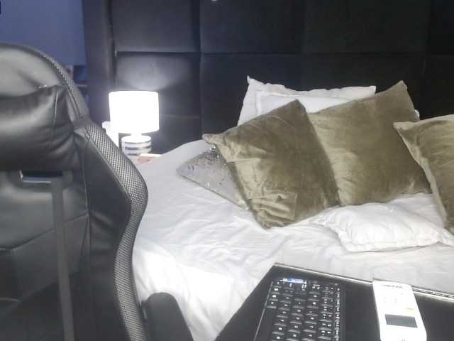 Live sex webcam photo for lolaastars1 #270867446