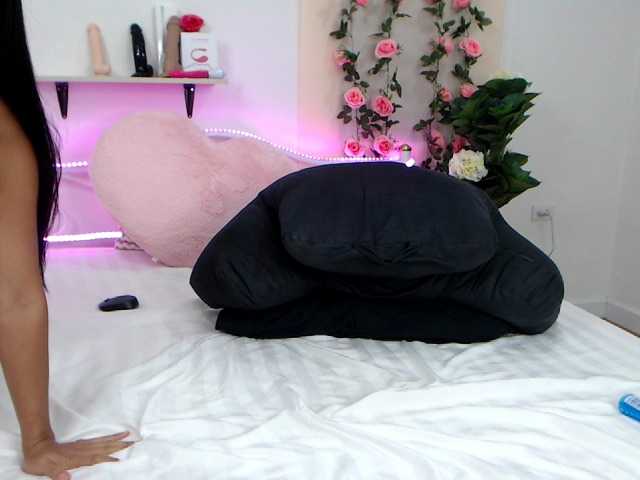 Live sex webcam photo for MarleeKai #287989631