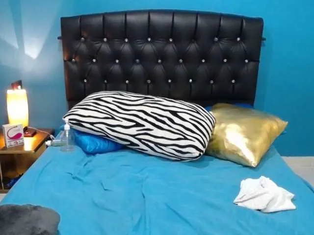 Live sex webcam photo for candystorm01 #270871941
