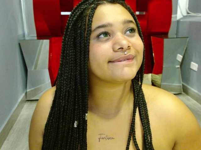 Live sex webcam photo for jamaicaawolf #270871400