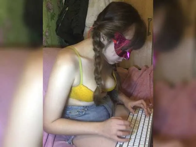 Live sex webcam photo for Littlegirl21 #270878769