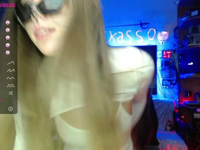 Live sex webcam photo for kika-Co #270878416