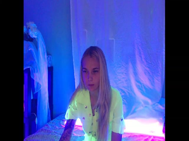 Live sex webcam photo for HappyAnna #270870422