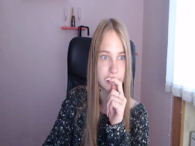 Live sex webcam photo for SshyTeen #270870198