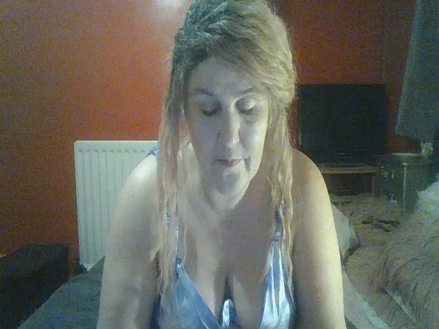 Live sex webcam photo for YUMMYMUMMY39 #270881348