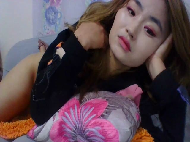 Live sex webcam photo for AsianDoll2000 #270875432