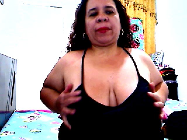 Live sex webcam photo for LatinaBigAss4 #270878135