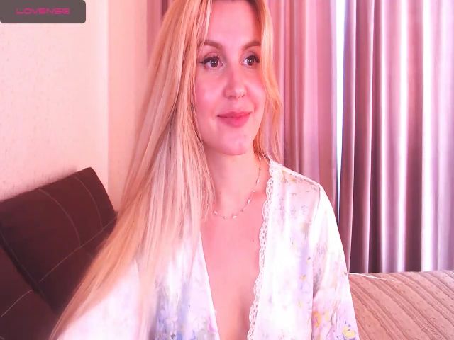 Live sex webcam photo for Lady__Moon #270873690