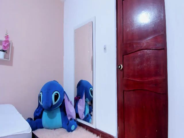 Live sex webcam photo for ZOE_CAT #270875799