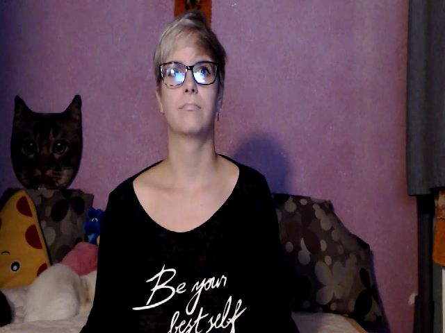 Live sex webcam photo for IamMiky #270881907