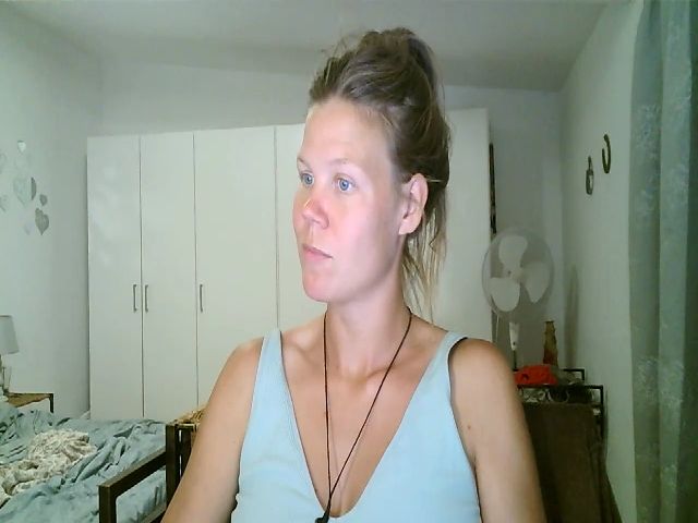 Live sex webcam photo for CallMeMaria #270880262