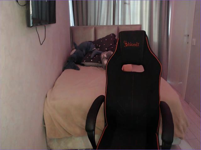 Live sex webcam photo for TriplePrinces #270873658