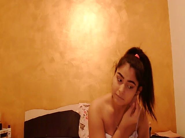 Live sex webcam photo for Ava_Harper #270877614