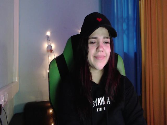 Live sex webcam photo for Emma_One1 #270868883