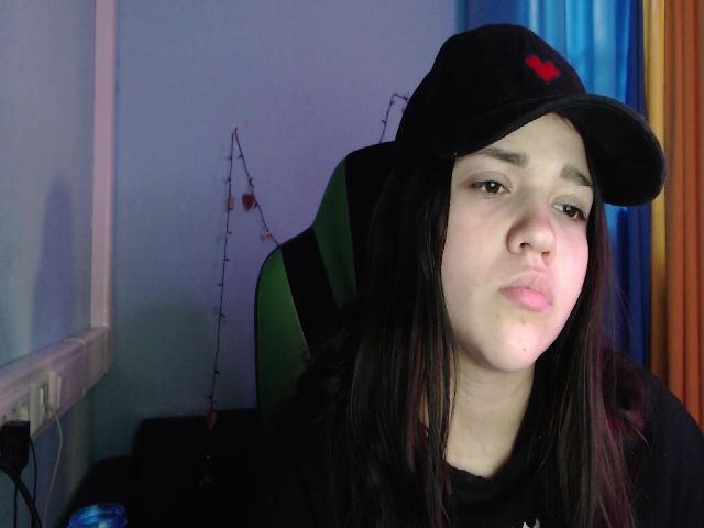 Live sex webcam photo for Emma_One1 #270871818