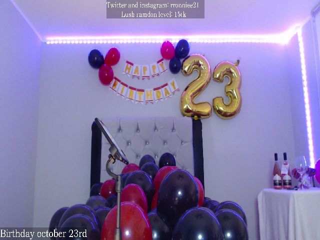 Live sex webcam photo for Rronniee21 #270870376