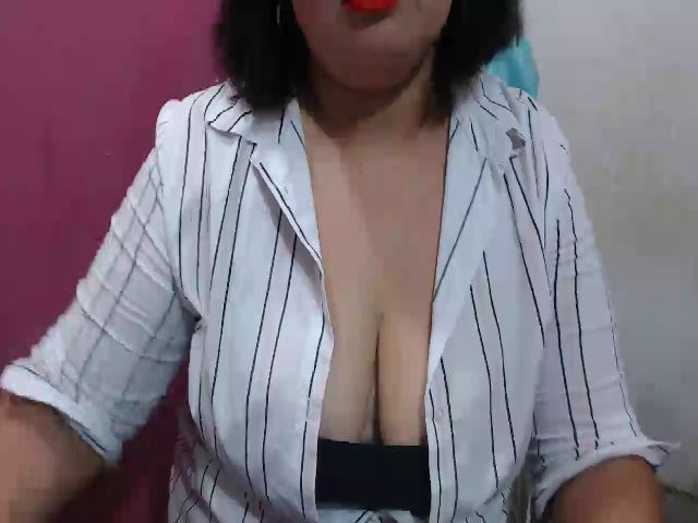 Live sex webcam photo for Sexycarolin22 #270882520
