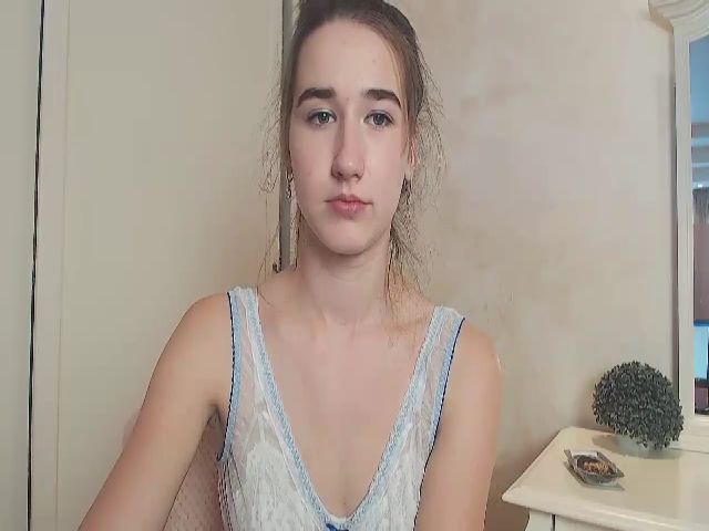 Live sex webcam photo for LovelyyDi #270875502