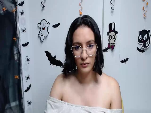 Live sex webcam photo for MiaportmanX #270867981