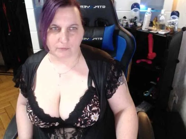 Live sex webcam photo for DrachenLady39 #270893558
