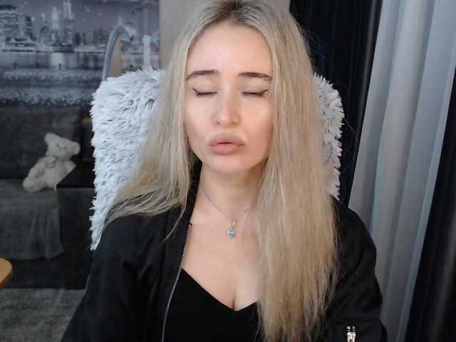 Live sex webcam photo for xyliganka777 #270882975