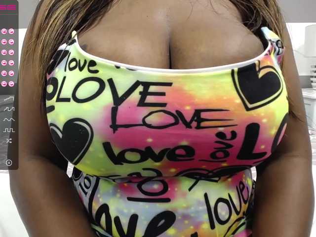 Live sex webcam photo for GracieSmall #270886709