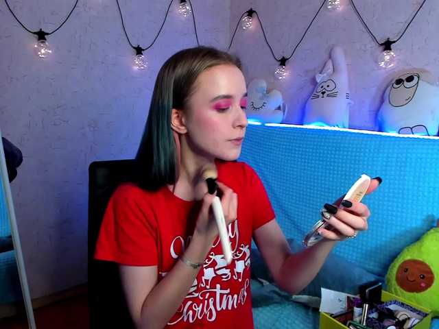 Live sex webcam photo for KiraLiLime #287990165