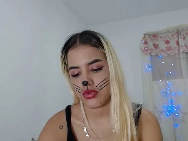 Live sex webcam photo for adri14-1 #270894010