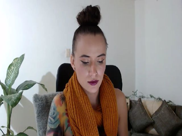 Live sex webcam photo for Avaa22_ #270884480
