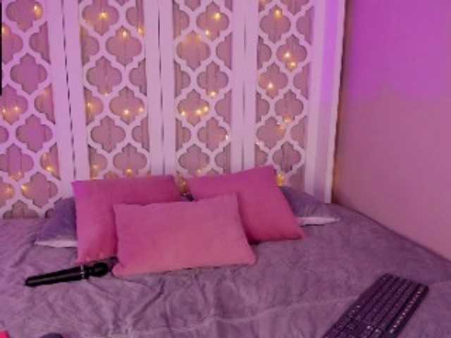 Live sex webcam photo for zoe-wils #270887688