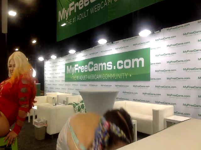 Live sex webcam photo for kandiikitten #270894425