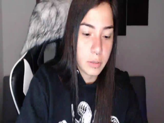 Live sex webcam photo for LycanGirl #270885416