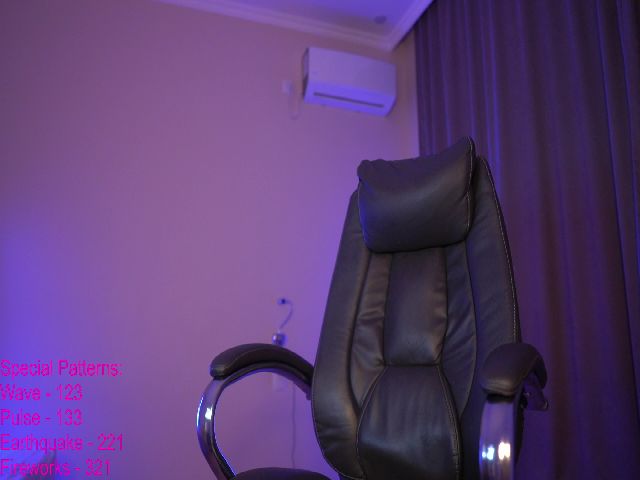 Live sex webcam photo for LindaMei #270884566