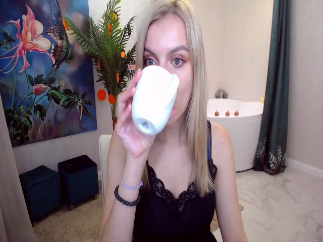 Live sex webcam photo for SolveMysecret #270894721