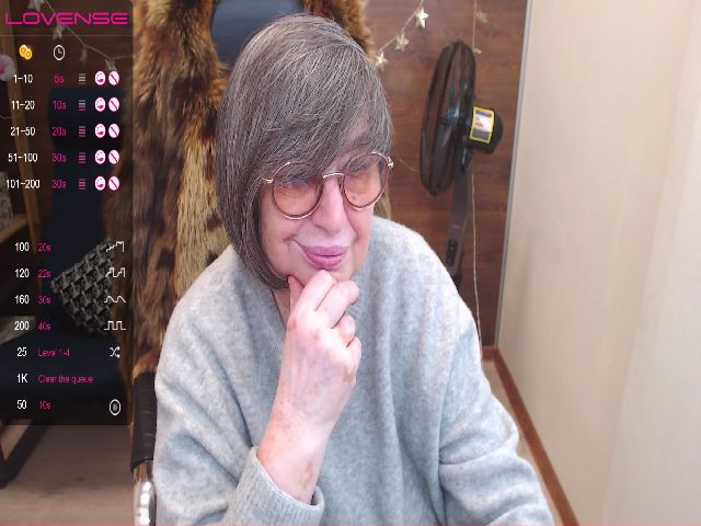 Live sex webcam photo for SharonAmore #270895272