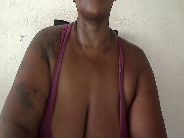 Live sex webcam photo for Assbigxhot9 #270890568