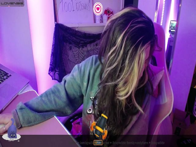 Live sex webcam photo for IBIvyWilde #270895285