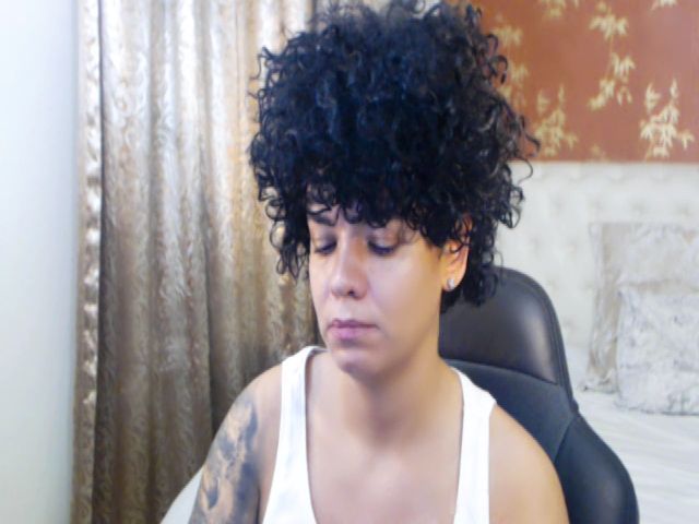 Live sex webcam photo for LaraAnne_ #270894587