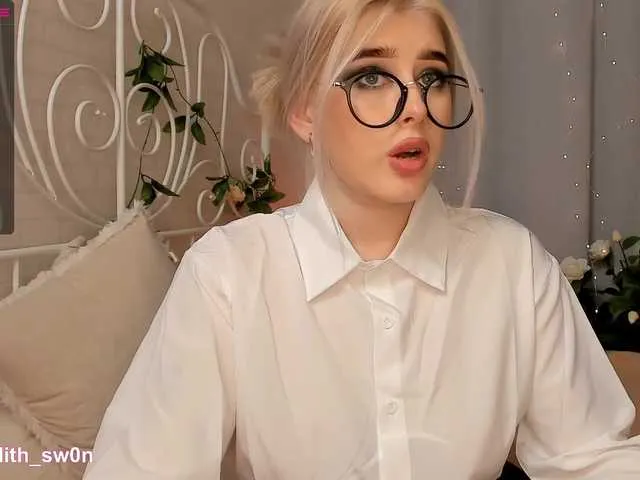 Live sex webcam photo for MaryStanley #270882993