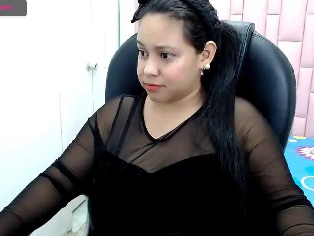 Live sex webcam photo for MollyPatrick2 #270883979