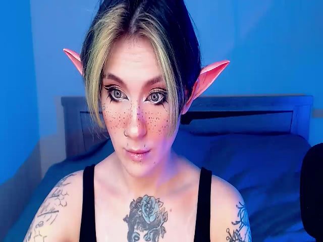 Live sex webcam photo for Hella_Hell #270886238