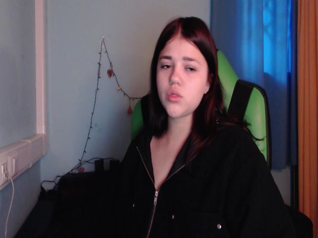 Live sex webcam photo for Emma_One1 #270885428