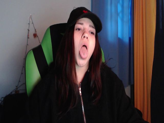 Live sex webcam photo for Emma_One1 #270886447