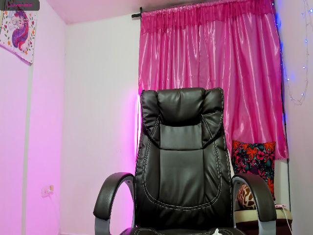 Live sex webcam photo for CherryxFire #270896661