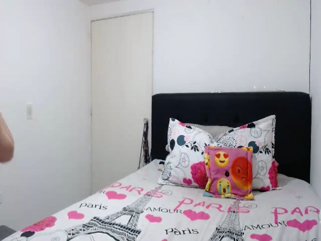 Live sex webcam photo for LucyLuli #270885376