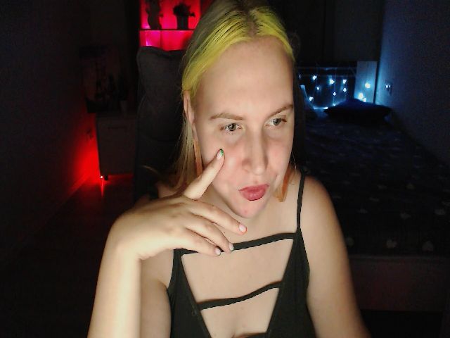 Live sex webcam photo for SweetnessLucy #270891928