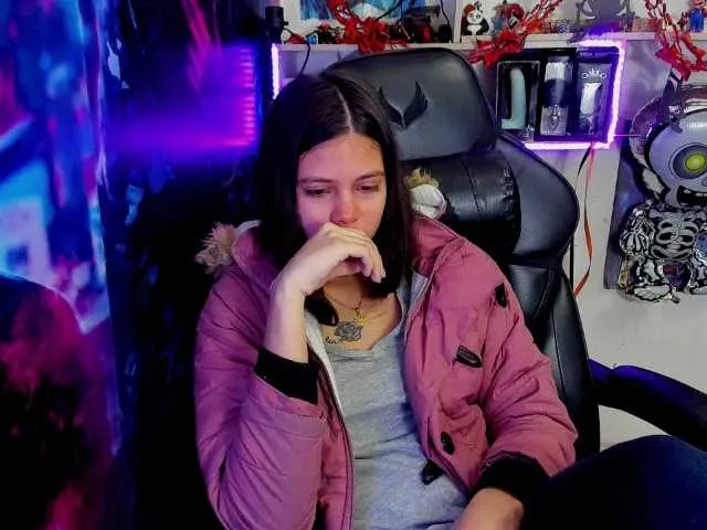 Live sex webcam photo for XCrislerSweet #270890475