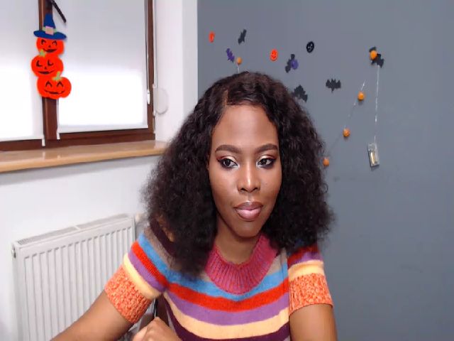 Live sex webcam photo for Emma__Di #270888479