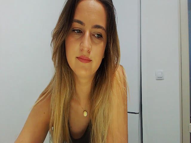 Live sex webcam photo for Kdee0 #270885481