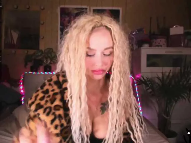 Live sex webcam photo for CatSeeYeah #270883058